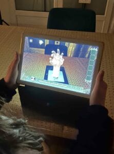 Amélia's Secret Escape in the dark