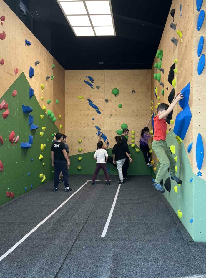 Salle escalade bloc enfant Climb Arena
